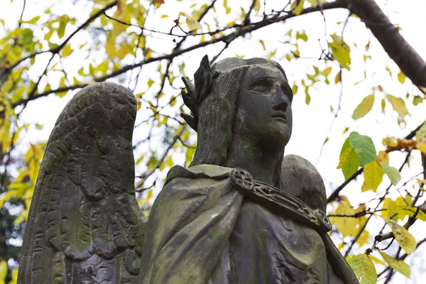 Historisch Standbeeld Herfst Mysterie Oude Praagse Begraafplaats Tsjechië — Stockfoto