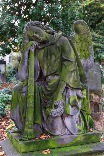Historisch Standbeeld Herfst Mysterie Oude Praagse Begraafplaats Tsjechië — Stockfoto