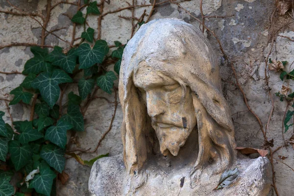 Estatua Histórica Sobre Misterio Otoño Antiguo Cementerio Praga República Checa —  Fotos de Stock