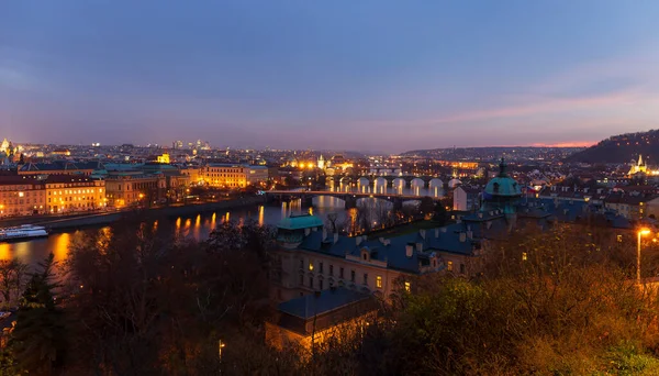 Nuit Prague City Avec Ses Cathédrales Tours Ponts Pendant Période — Photo