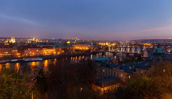 Noche Praga Ciudad Con Sus Catedrales Torres Puentes Tiempo Navidad — Foto de Stock
