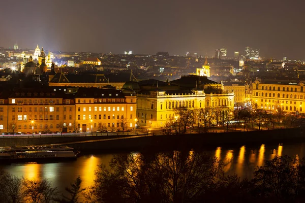 Night Prague City Com Suas Catedrais Torres Pontes Época Natal — Fotografia de Stock