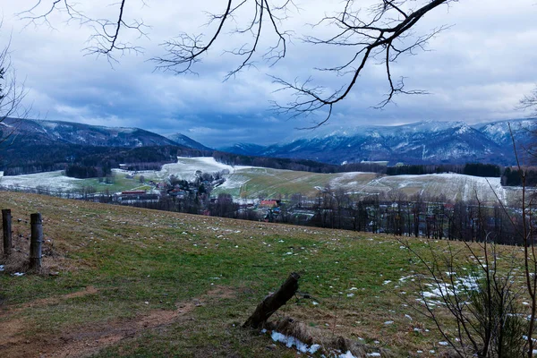 北ボヘミアの雪景色 イゼラ山脈 チェコ共和国 — ストック写真