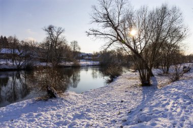 Çek Cumhuriyeti, Sazava nehri ile Bohemya 'nın merkezindeki Karlı Manzara
