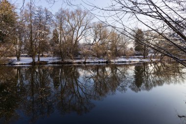 Çek Cumhuriyeti, Sazava nehri ile Bohemya 'nın merkezindeki Karlı Manzara