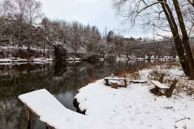 Çek Cumhuriyeti, Sazava nehri ile Bohemya 'nın merkezindeki Karlı Manzara