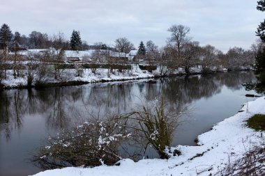 Çek Cumhuriyeti, Sazava nehri ile Bohemya 'nın merkezindeki Karlı Manzara