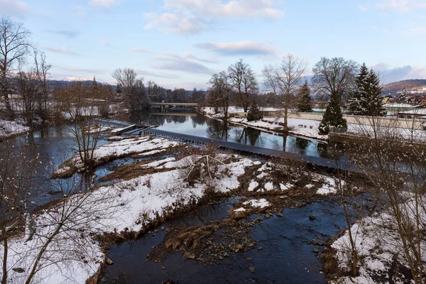チェコ共和国サザヴァ川と中央ボヘミアの雪景色 — ストック写真