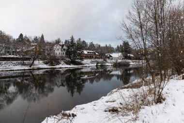 Çek Cumhuriyeti, Sazava nehri ile Bohemya 'nın merkezindeki Karlı Manzara