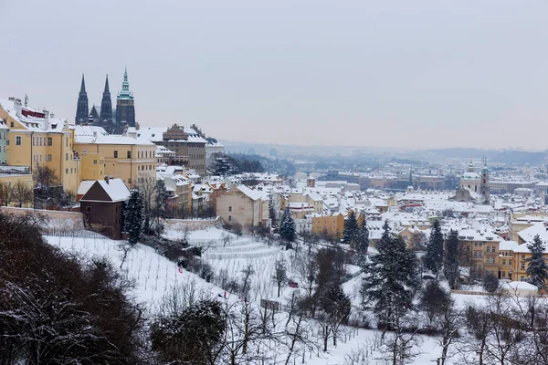 Verschneite Stadt Prag Mit Gotischer Burg Vom Berg Petrin Tschechische — Stockfoto