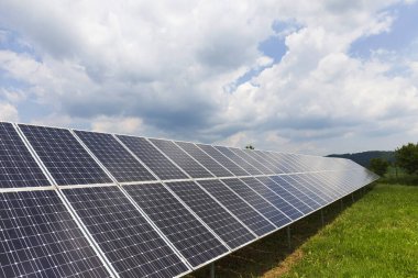 Yay Çayırı 'ndaki Güneş Enerji İstasyonu