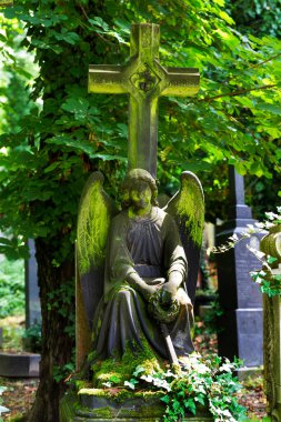 Tarihi heykel üzerinde gizemli eski Prag Mezarlığı, Çek Cumhuriyeti