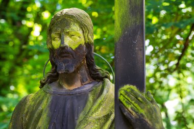 Tarihi heykel üzerinde gizemli eski Prag Mezarlığı, Çek Cumhuriyeti