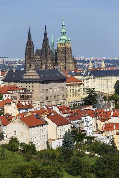 Outono Cidade Praga Com Castelo Gótico Natureza Colorida Com Árvores — Fotografia de Stock