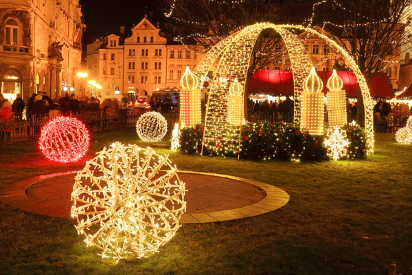 Рождественское настроение на ночной Староместской площади, Чехия — стоковое фото