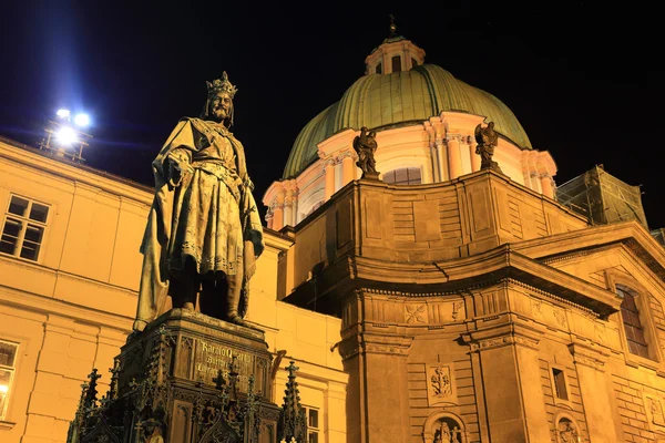 Statue du roi tchèque Charles IV. à Prague, République tchèque — Photo