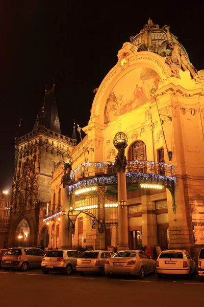 Χριστουγεννιάτικη διάθεση τη νύχτα Old Town Square, Πράγα, Τσεχία — Φωτογραφία Αρχείου