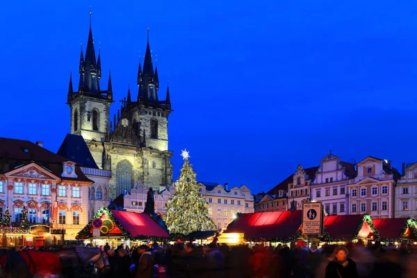 Natale nella notte Piazza della Città Vecchia, Praga, Repubblica Ceca — Foto Stock