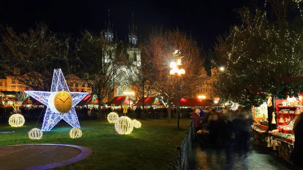 Christmas Mood op het Oude Stadsplein, Praag, Tsjechië — Stockfoto