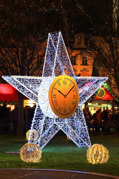 Karácsony hangulata az éjszakán Óváros tér, Prága, Csehország — Stock Fotó