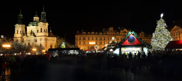 Świąteczny nastrój na Rynku Starego Miasta, Praga, Czechy — Zdjęcie stockowe