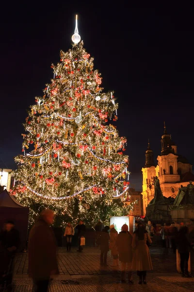 Humor de Navidad en la noche Old Town Square, Praga, República Checa — Foto de Stock