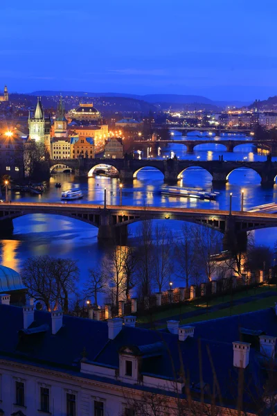 Романтическая ночь Prague City with its Bridges above River Vltava, Czech Republic — стоковое фото