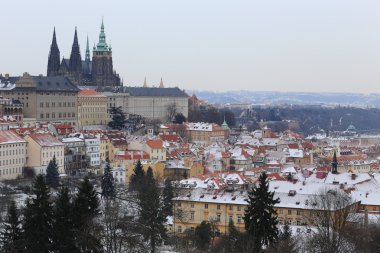 İlk kar Prague City ile Gotik Castle, Çek Cumhuriyeti