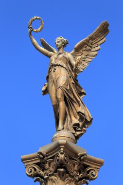 Altın melek önünde sanatçılar House, Prague, Çek Cumhuriyeti