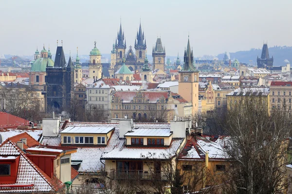 Eerste sneeuw in Praag stad, Tsjechië — Stockfoto