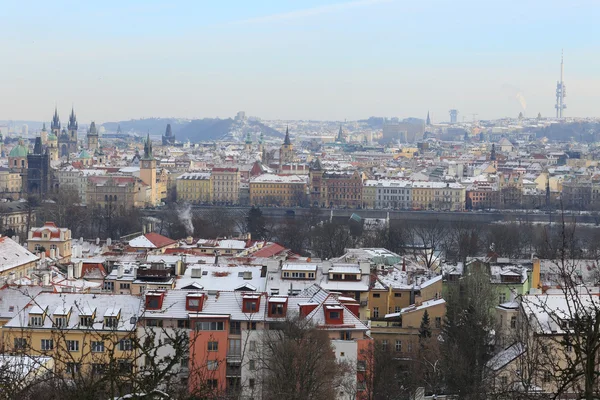 První sníh v městě Praha, Česká republika — Stock fotografie