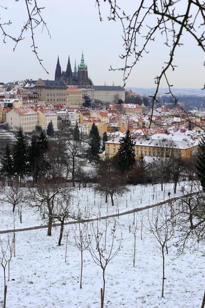 První sníh v Praze City s gotického hradu, Česká republika — Stock fotografie