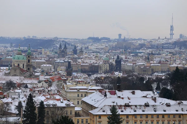 Ilk kar şehirde Prag, Çek Cumhuriyeti — Stok fotoğraf