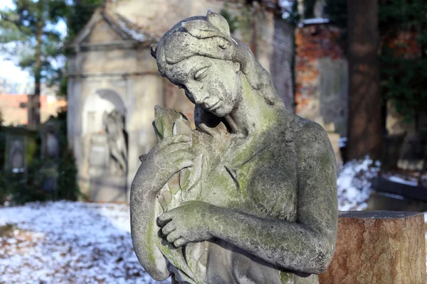 Skulptur från gamla Prague kyrkogård, Tjeckien — Stockfoto