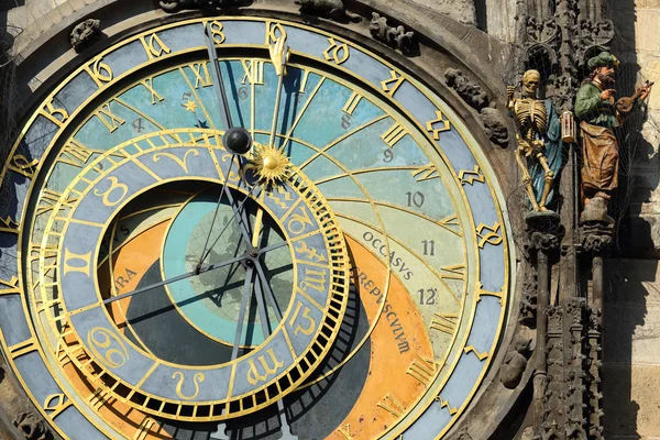 Detalj av den historiska medeltida astronomiska klockan i Prag på gamla rådhuset, Tjeckien — Stockfoto
