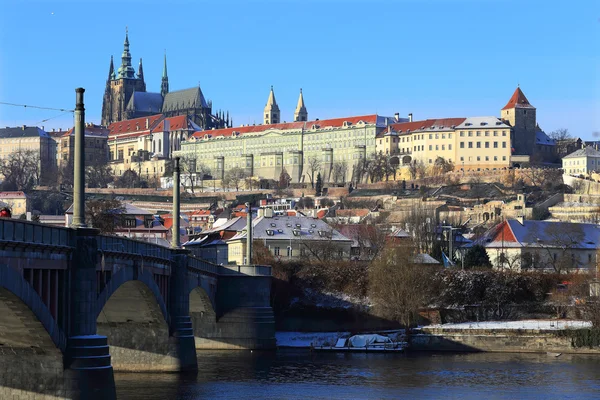 První sníh v městě Praha, Česká republika — Stock fotografie