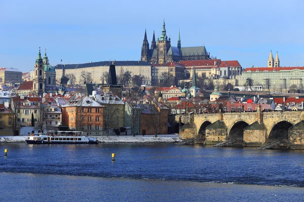 Bunte gotische Prager Burg, Tschechische Republik — Stockfoto