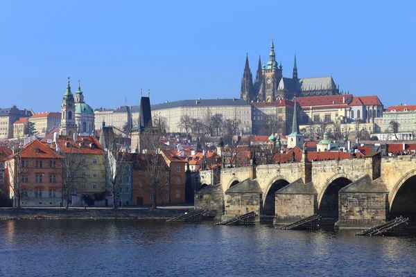 Praha gotického hradu nad řekou Vltavou, Česká republika — Stock fotografie