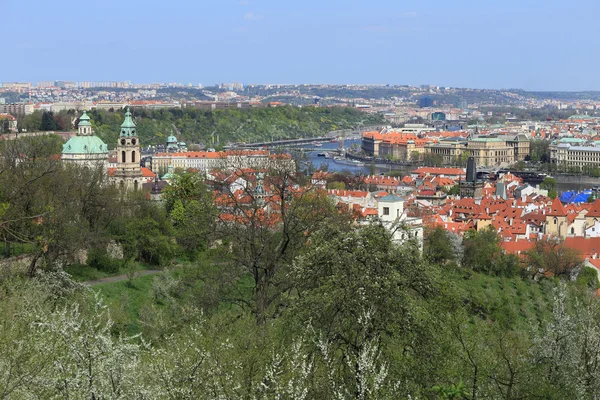 Vista en primavera Praga City, República Checa —  Fotos de Stock