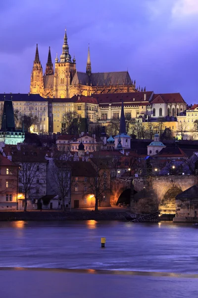 Prague gothic Castle with Charles Bridge after sunset, Czech Republic — Stock Photo, Image