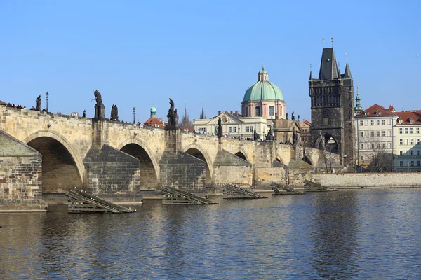 Vue sur la vieille ville de Prague et le pont Charles, République tchèque — Photo
