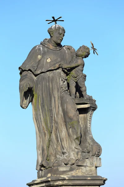 Statuen barok på Karlsbroen, Prag, Tjekkiet - Stock-foto