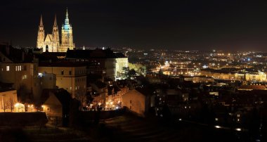 Renkli gece Prag ile Gotik Castle, Çek Cumhuriyeti