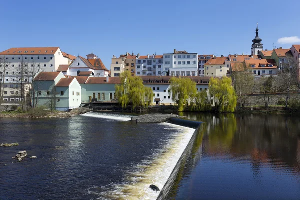 Spring middeleeuwse stad Pisek boven de rivier de Otava, Tsjechië — Stockfoto