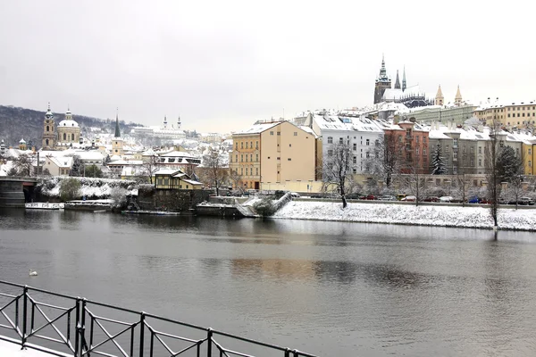 Romantic snowy Prague gothic Castle above River Vltava, Czech Republic — Stock Photo, Image