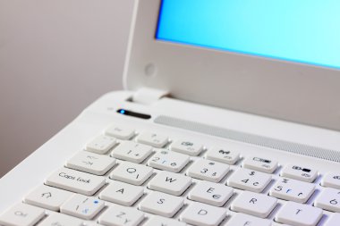 Beyaz anahtar kurulu dizüstü bilgisayar detay