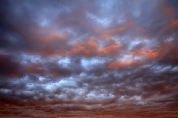 大大多云的天空 — 图库照片