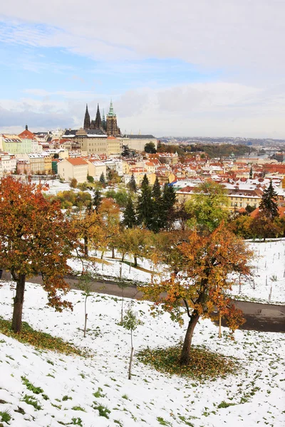 Pierwszy śnieg w mieście Praga, Republika Czeska — Zdjęcie stockowe