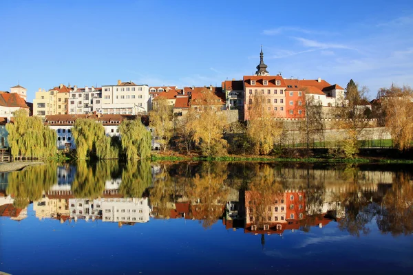 Höstens medeltida staden Písek ovanför floden Otava, Tjeckien — Stockfoto