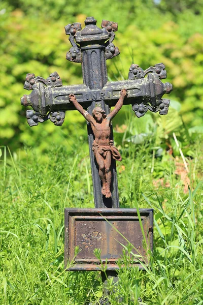 Jesus auf dem alten Dorffriedhof, Tschechische Republik — Stockfoto